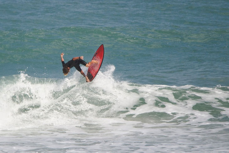 surfing-wave